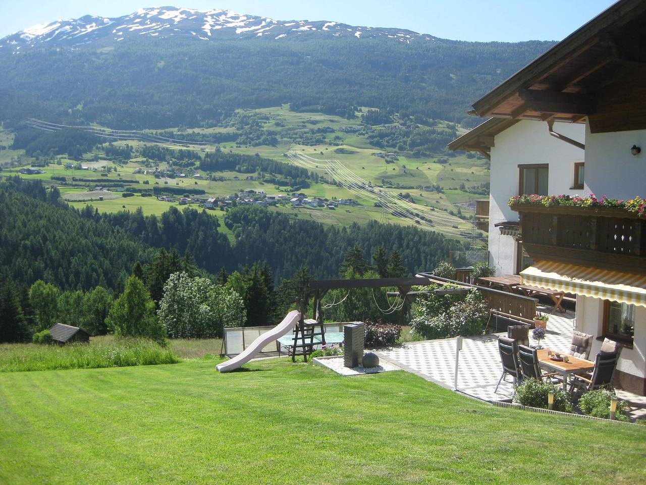 Gästeheim Lederle - Einzelzimmer X- Large, Dusche, Wc, 1 Schlafraum in Jerzens, Bezirk Imst