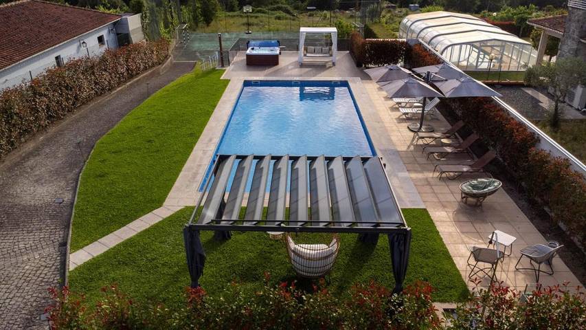 Location de vacances pour 14 personnes, avec vue ainsi que jardin et piscine, animaux acceptés dans Póvoa de Lanhoso - 3