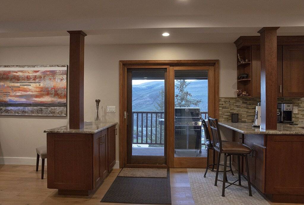 Alpine Einstellung eingebettet gegen den National Forest in Eagle-Vail, Beaver Creek