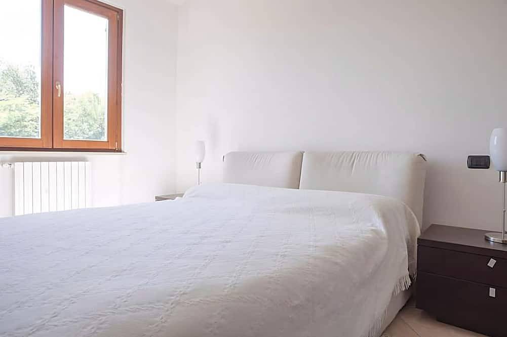 Ganze Wohnung, Golf House - Gemütliche Wohnung - Swimmingpool - 40 m 2 Terrasse - Blick auf die Hügel in Polpenazze del Garda, Gardasee-Berge