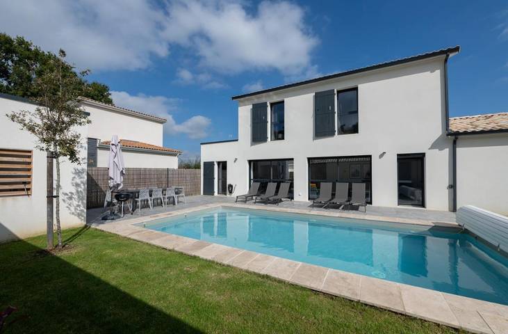 Villa pour 10 personnes, avec piscine et jardin, animaux acceptés