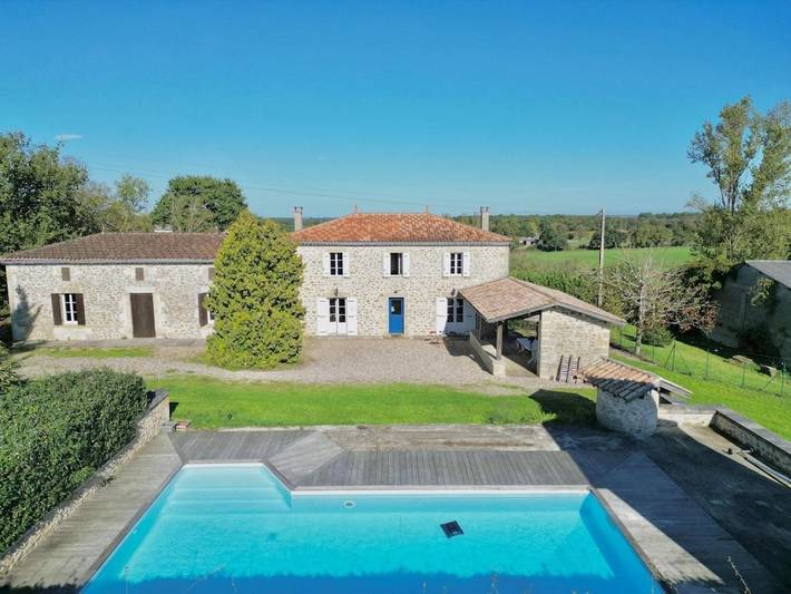 Location de vacances pour 12 personnes, avec vue ainsi que piscine et jardin à Sauveterre-de-Guyenne