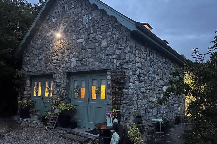 Cottage for 5 people, with garden and terrace in Ireland