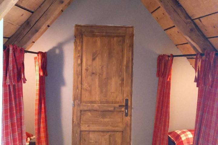 Gîte pour 10 personnes, avec jardin à Espinchal - 4