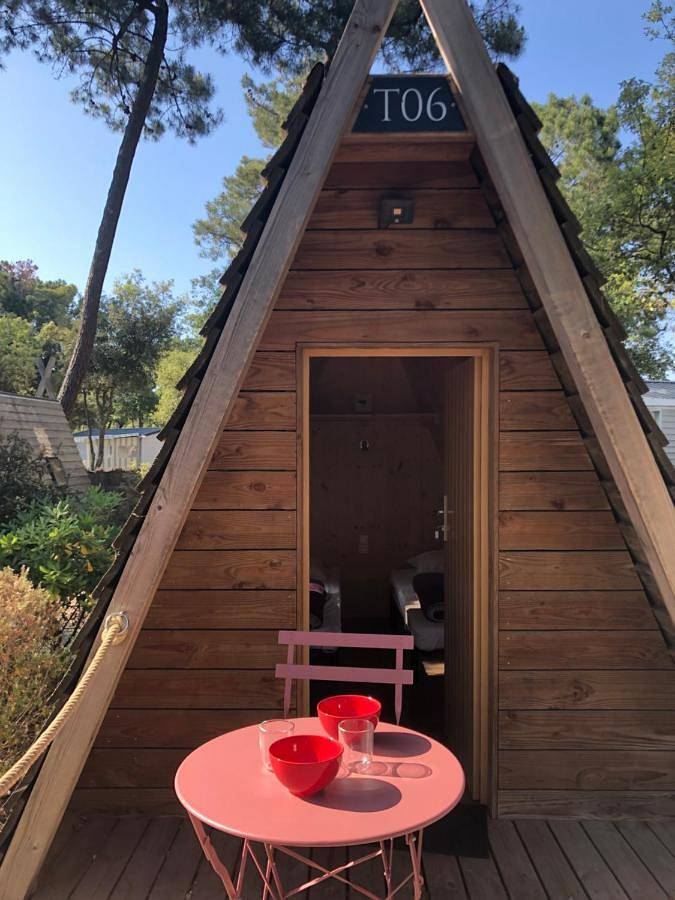 Camping pour 2 personnes, avec bassin pour enfant ainsi que piscine et jardin à Saint-Jean-de-Monts - 2
