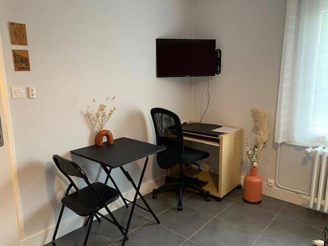 Appartement de vacances entier, Double Room with Private Bathroom in Anse, Beaujolais