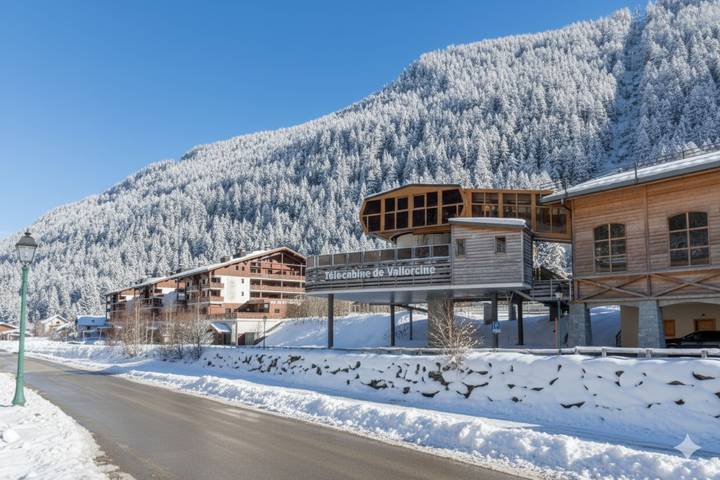 Entire apartment, L'Ours Bleu B13 Ski-In at Vallorcine| Shared Pool, Gym & Wellness in Vallorcine, Massif du Mont-Blanc