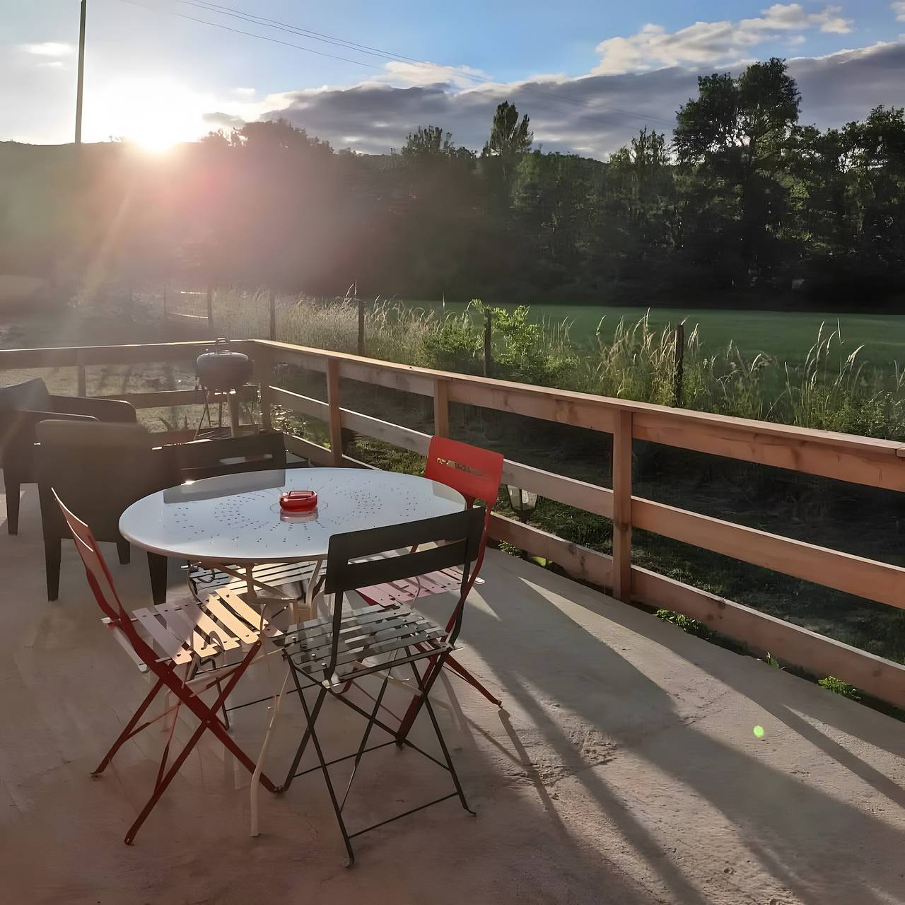 Gästezimmer 'Au Chant Des Oiseaux - Rouge Gorge -' in Varen, Holzofenpizza und Wlan in Varen, Zentralmassiv