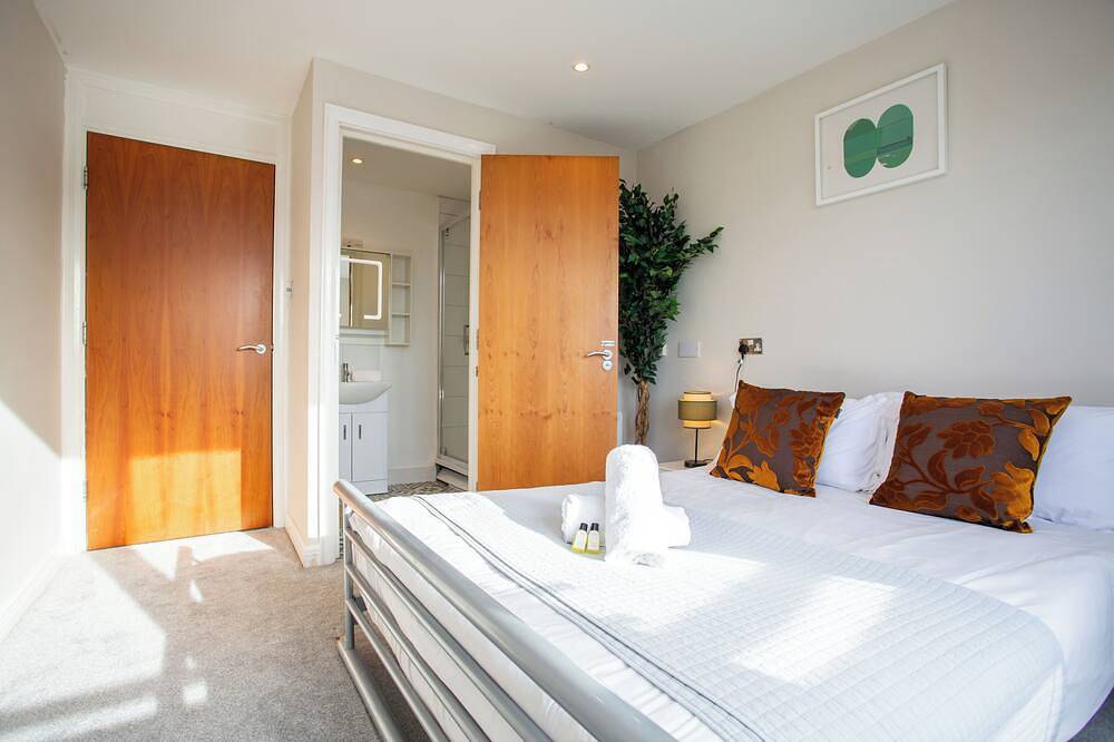 Appartamento intero, Welcome to your home away from home in Newcastle! This spacious and stylish 2-story flat is just a short stroll from the iconic Quayside, River Tyne, and some of the city’s best restaurants, bars, and cultural landmarks. in Newcastle upon Tyne, Nord Est Inghilterra