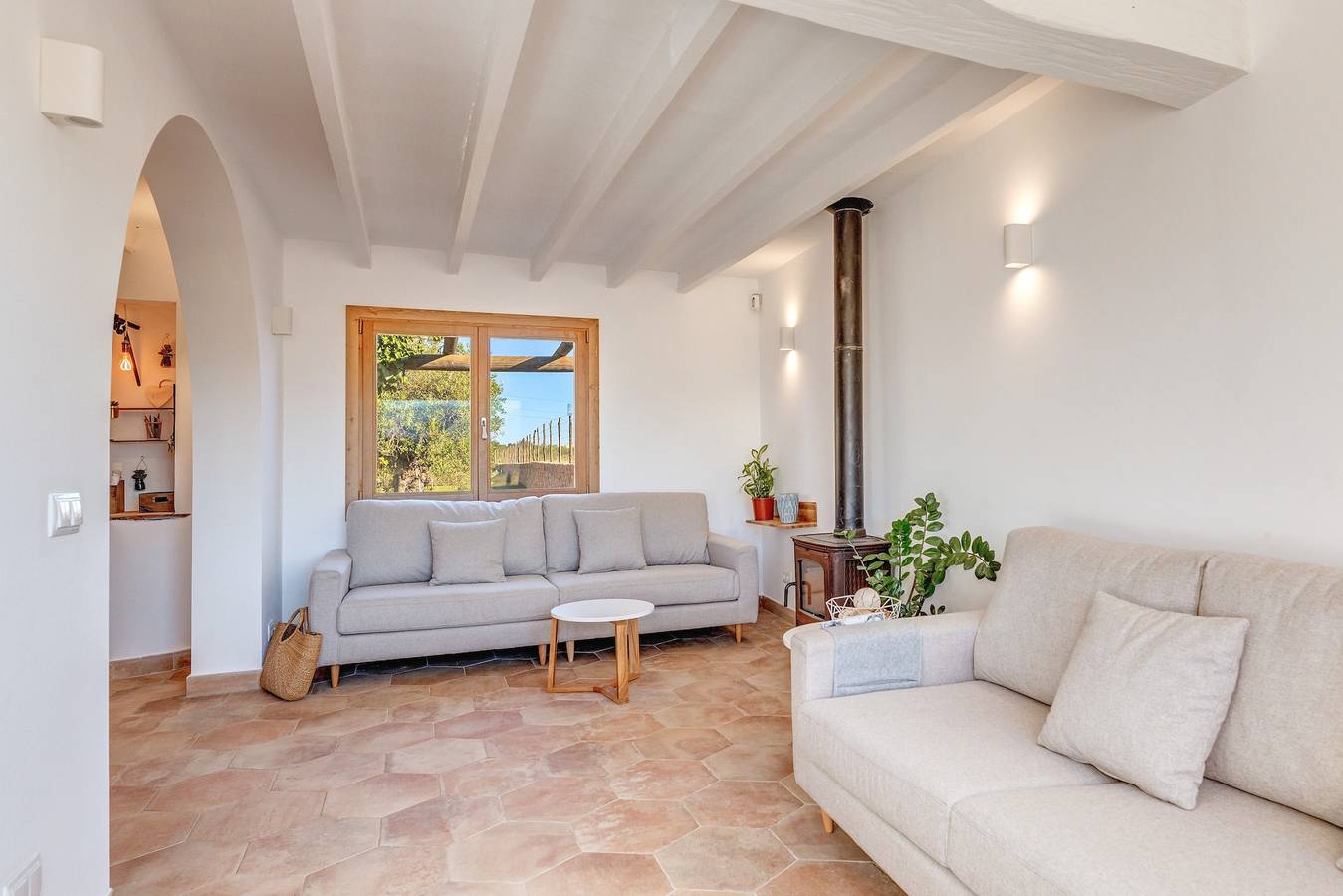 Moderna casa rural reformada con Wi-Fi, piscina, terrazas y amplio jardín in Sancellas, Interior de Mallorca