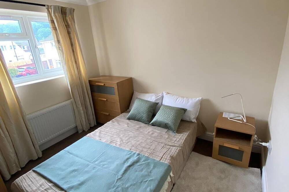Spacious house in a quite cul de sac with parking and great location. in Reading, Berkshire