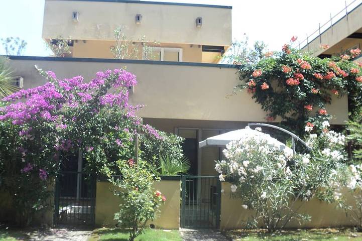 Apartamento de vacaciones para 6 personas, con piscina además de jacuzzi y jardín - 1