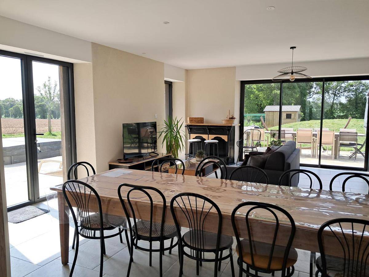Two-Bedroom House in La Mézière, Région de Rennes