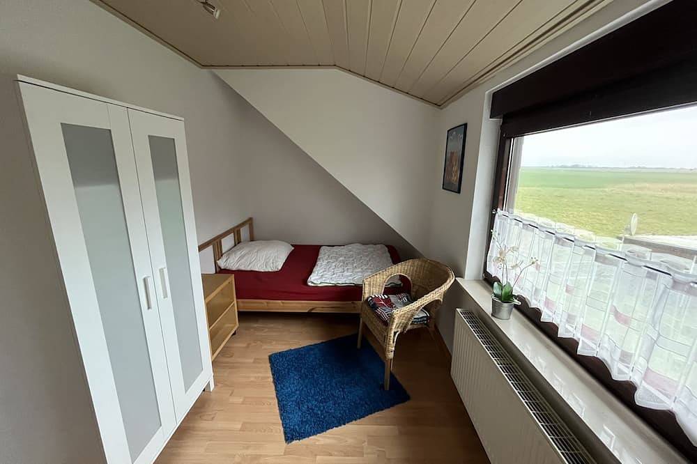 Ganze Wohnung, Ruhige Ferienwohnung mit Blick nach Bremerhaven in Nordenham, Nordseeküste