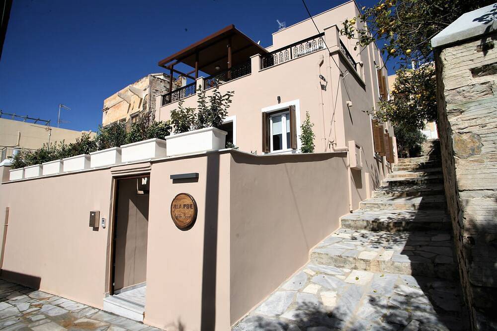 Villa for 8 People in Ermoupoli, Syros