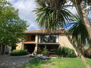 Gîte pour 4 personnes, avec jardin et piscine à Laurabuc