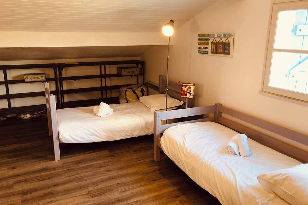 Family villa ideally located between the Bassin and the Ocean in Le Canon, Lège-Cap-Ferret