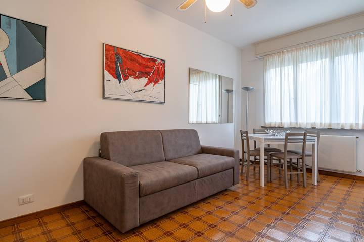 Appartamento per 4 persone, con giardino e balcone nonché panorama e vista lago in Comune di Abbadia Lariana