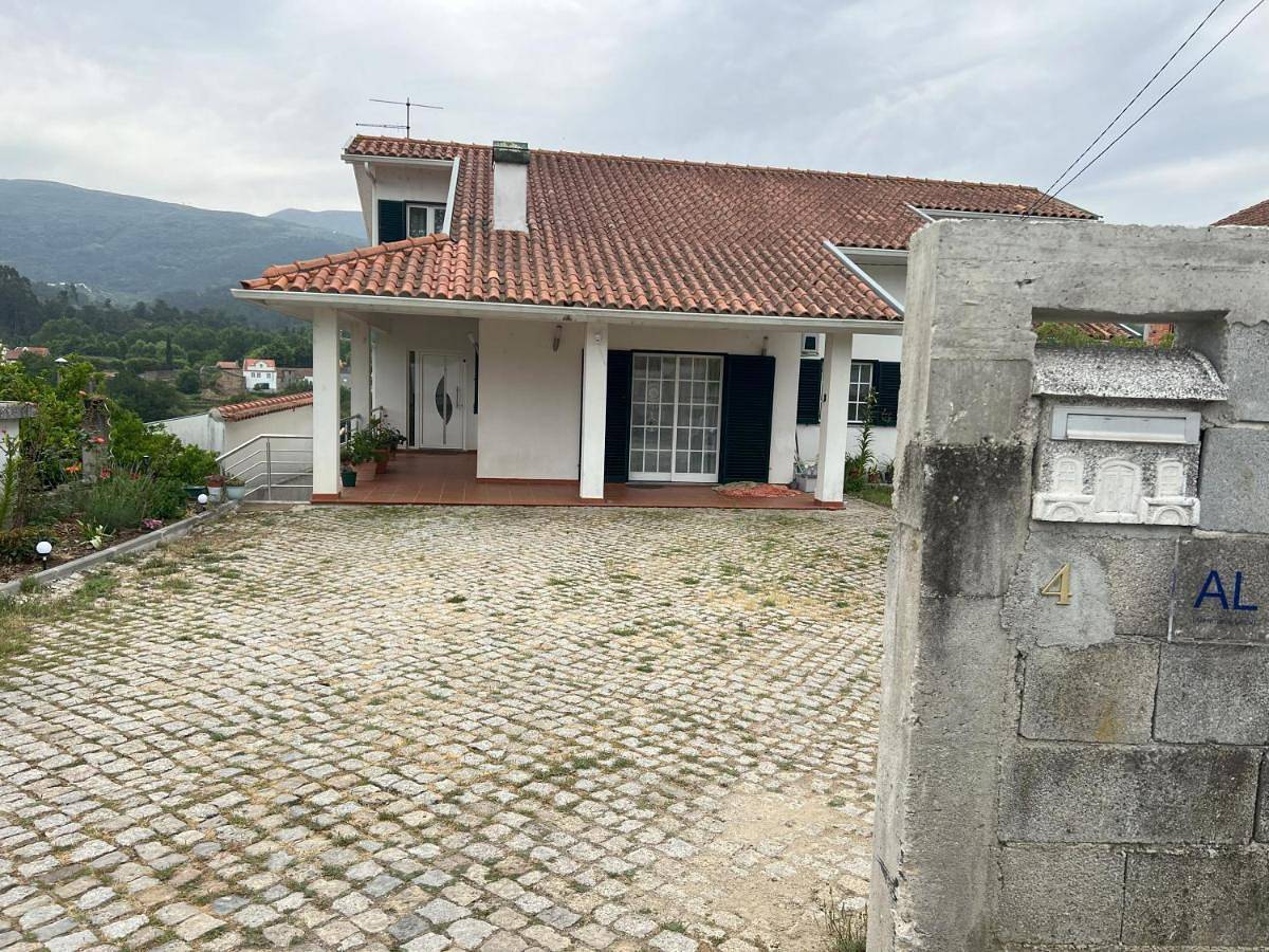 Apartamento inteiro, Three-Bedroom Apartment in Seia, Serra da Estrela