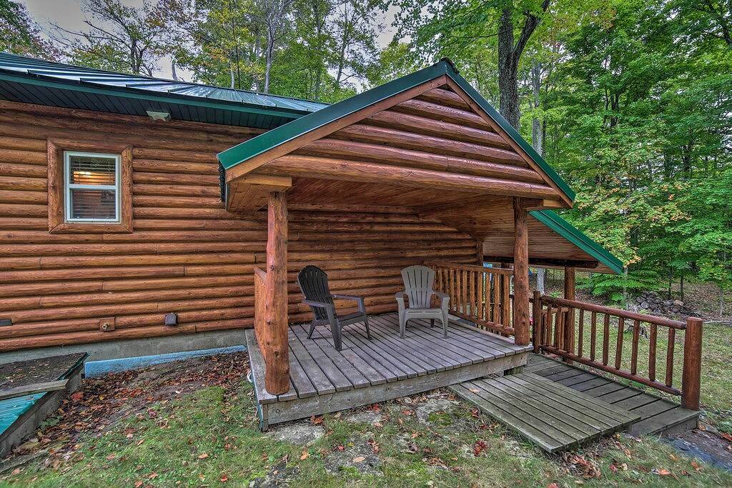 Updated Manistique Log Cabin, Yard & Fire Pit in Schoolcraft County
