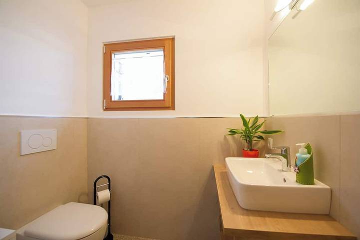 Appartement entier, Bright vacation apartment with terrace for a relaxing vacation with mountain views included in Kalterer See, Caldaro sulla Strada del Vino