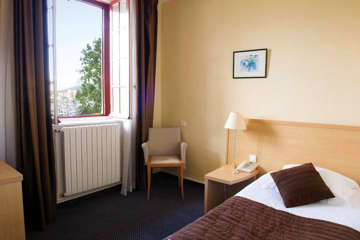 Hôtel pour 6 personnes, avec vue et jardin ainsi que piscine et bassin pour enfant dans Grande Plage (Hendaye) - 3