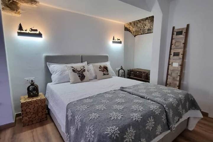 Gîte pour 4 personnes, avec piscine et jardin ainsi que balcon et jacuzzi à Breil-sur-Roya - 2