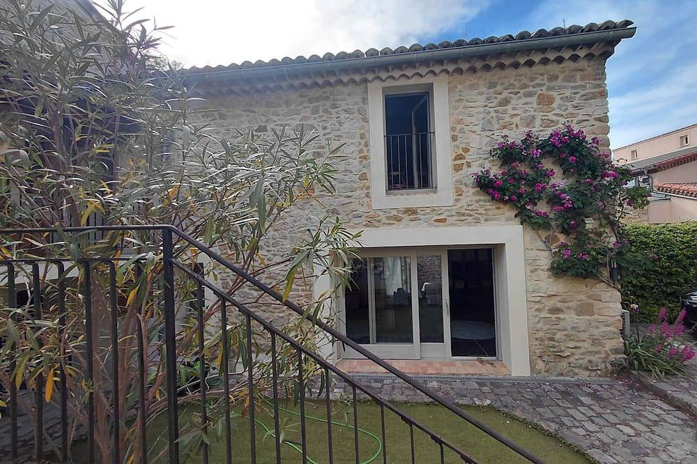 Appartement entier, Charmant appartement de caractère de 90 mq dans ancienne maison en pierres in Saint-Paulet-de-Caisson, Région de Nîmes