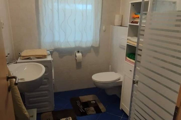 Mitten im Grünen - Haus mit 3 Schlafbereichen, Terrasse und großem Pool in Glien, Ruppiner Seenland