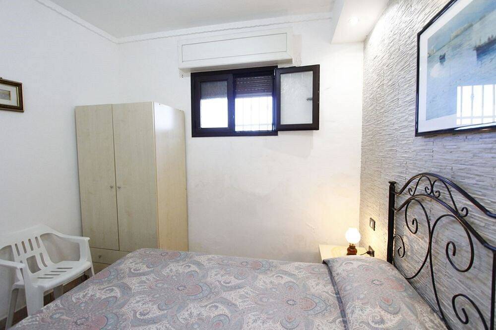 House quiet, sunny with wide views of the sea. in Torre Vado, Gulf of Taranto