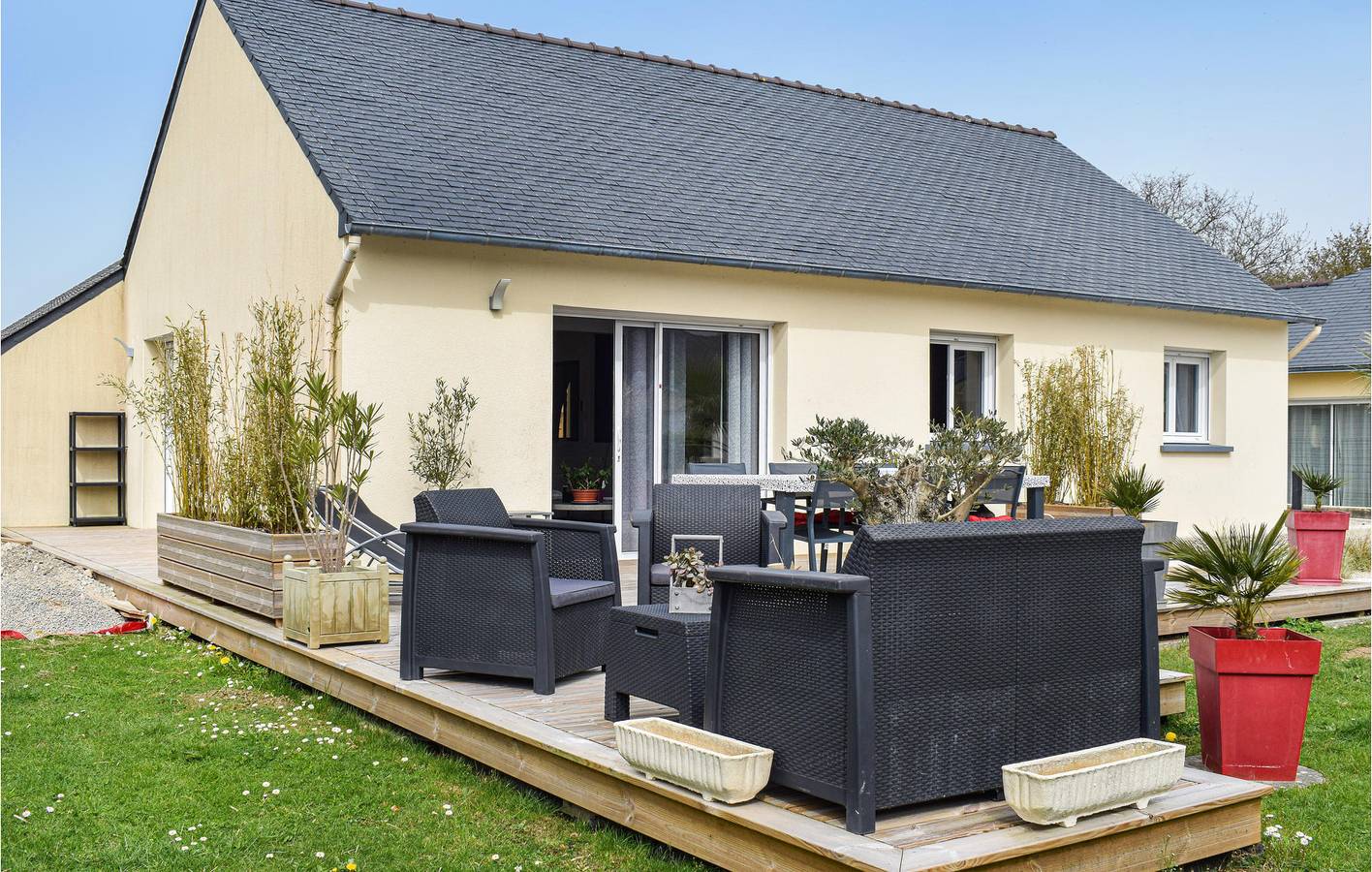 Appartement spacieux avec parking, TV, jardin et Internet in Milizac-Guipronvel, Région de Brest