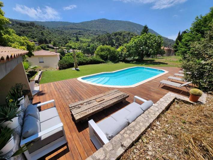 Villa pour 8 personnes, avec jardin ainsi que terrasse et piscine