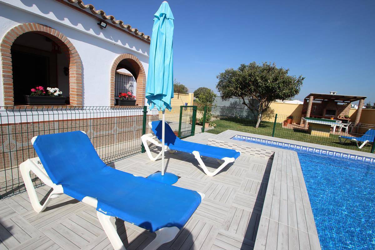  Neues, familienfreundliches Ferienhaus mit privatem, kindersicheren Pool und schцnem Garten,  mit toller Barbecue-Terrasse und kostenlosem Internet - Casa Melli -  in Conil de la Frontera, Costa de la Luz