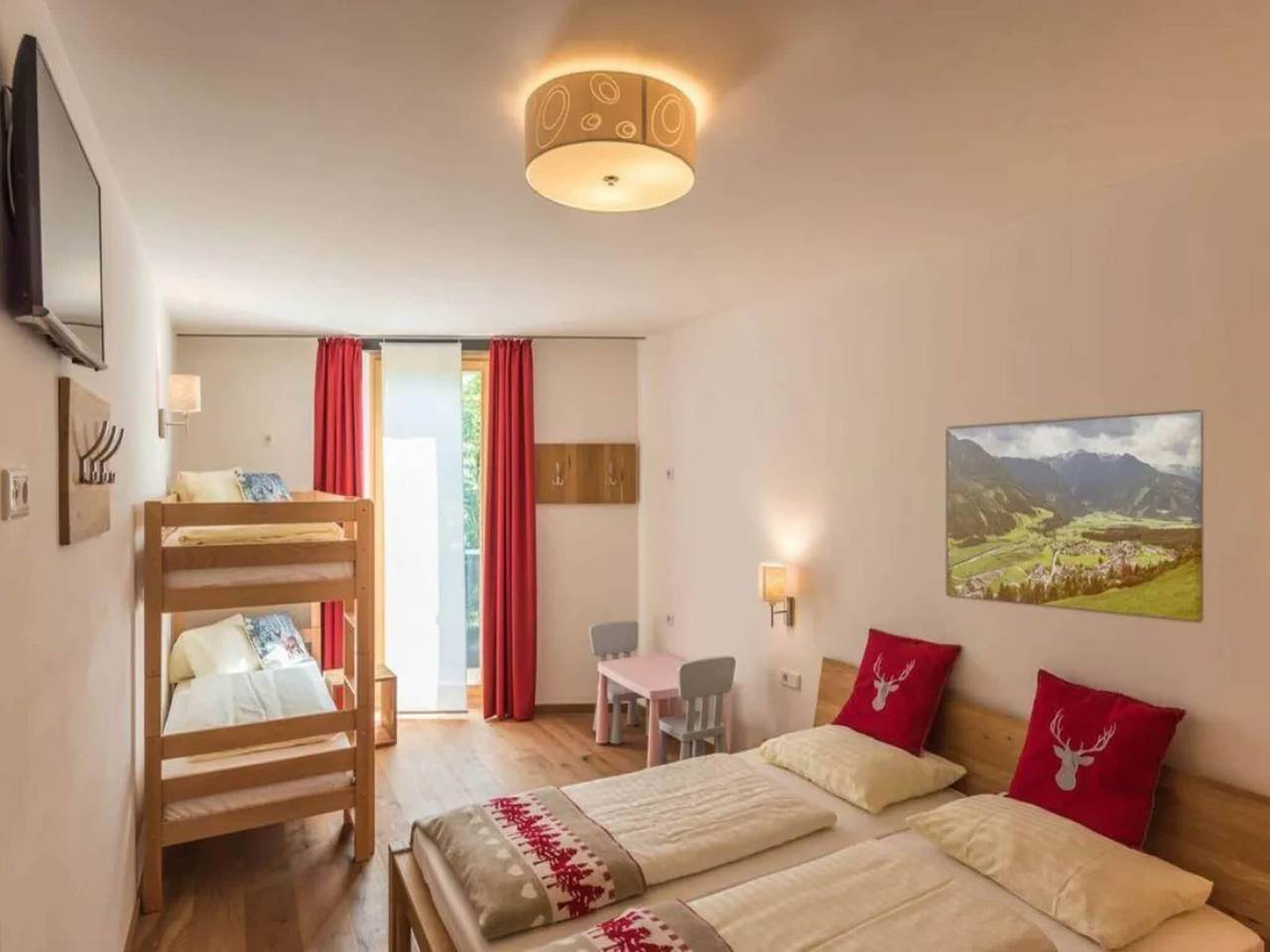 Ferienhaus mit Bergblick für 8 Personen mit Sauna in Neukirchen am Großvenediger, Pinzgau
