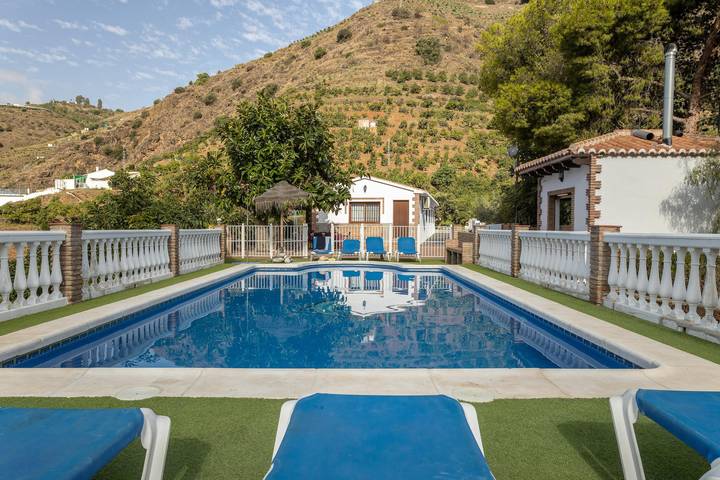 Casa rural para 13 personas, con jardín, Familias con niños en Sayalonga - 2