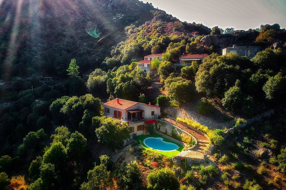 Villa und Pool in Balagne, zwischen Ebene, Meer, Gebirge, Fluss. Strand 10 mnn in Urtaca, Calvi und Umgebung