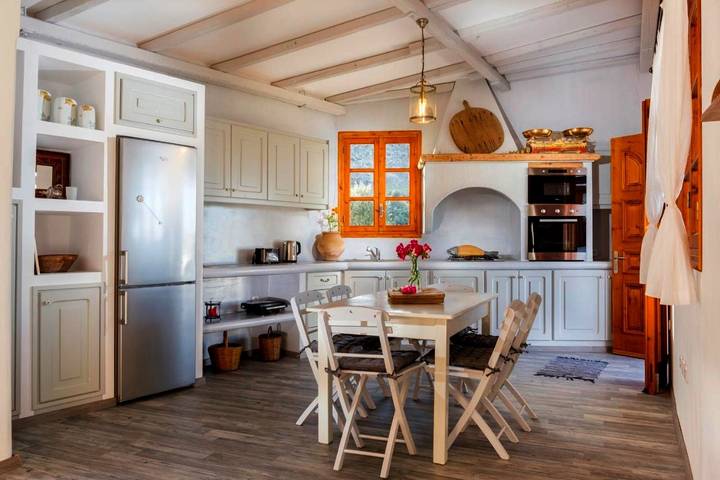 Apartamento para 6 personas, con vistas y jardín, Se admiten mascotas en Lindos
