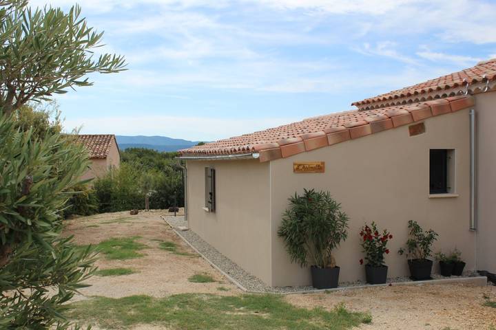 Gîte pour 2 personnes, avec piscine ainsi que terrasse et jardin à Saint-Saturnin-lès-Apt - 3
