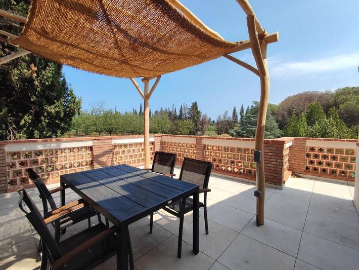 Appartement de vacances pour 4 personnes, avec terrasse et piscine, animaux acceptés