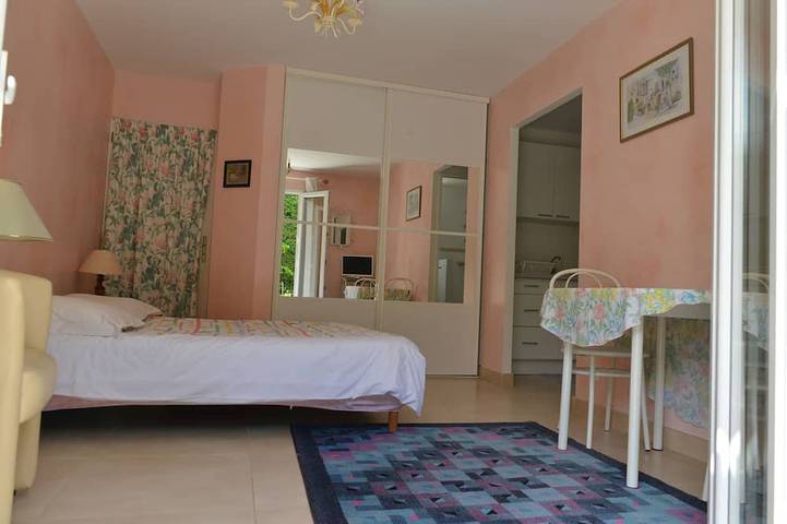 Gîte pour 2 personnes, avec jardin et terrasse à Annecy-le-Vieux - 3