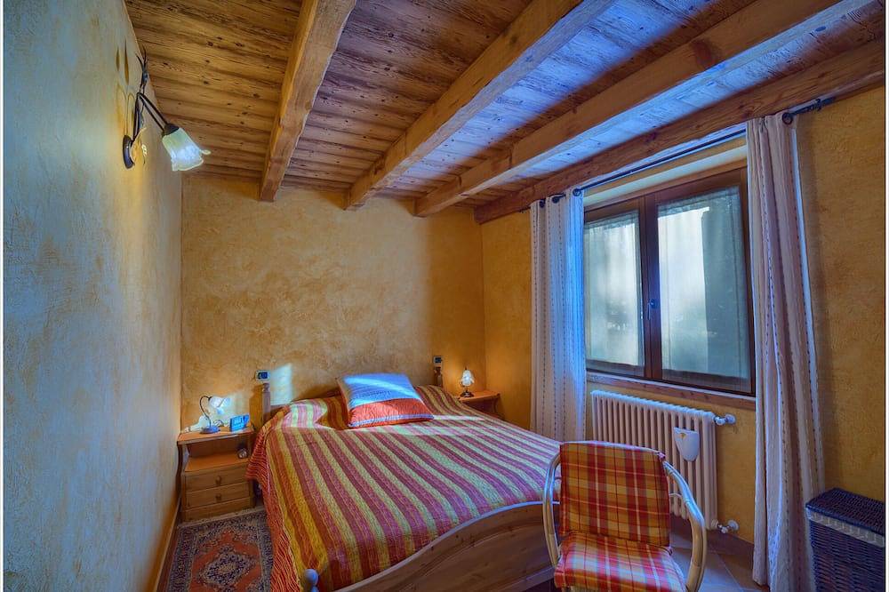 Chalet with wonderful lake view for max 5 people in Peglio en omgeving, Comomeer