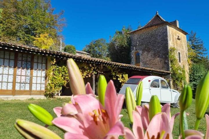 Location de vacances pour 3 personnes, avec piscine ainsi que jardin et terrasse à Saint-Marcel-du-Périgord