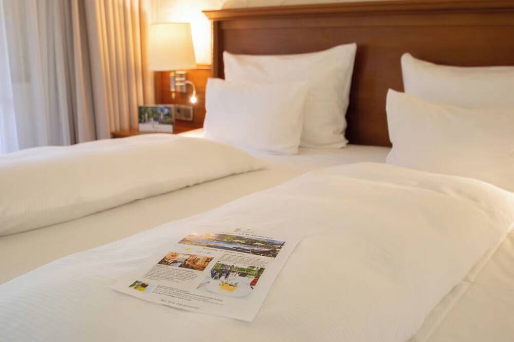 Luxurious and Charming Stay in Modern Room Near the Tranquil Twente Region in Ootmarsum, Twente
