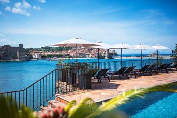 Hôtel pour 3 personnes, avec piscine ainsi que vue et terrasse, animaux acceptés dans Plage De La Balette Collioure