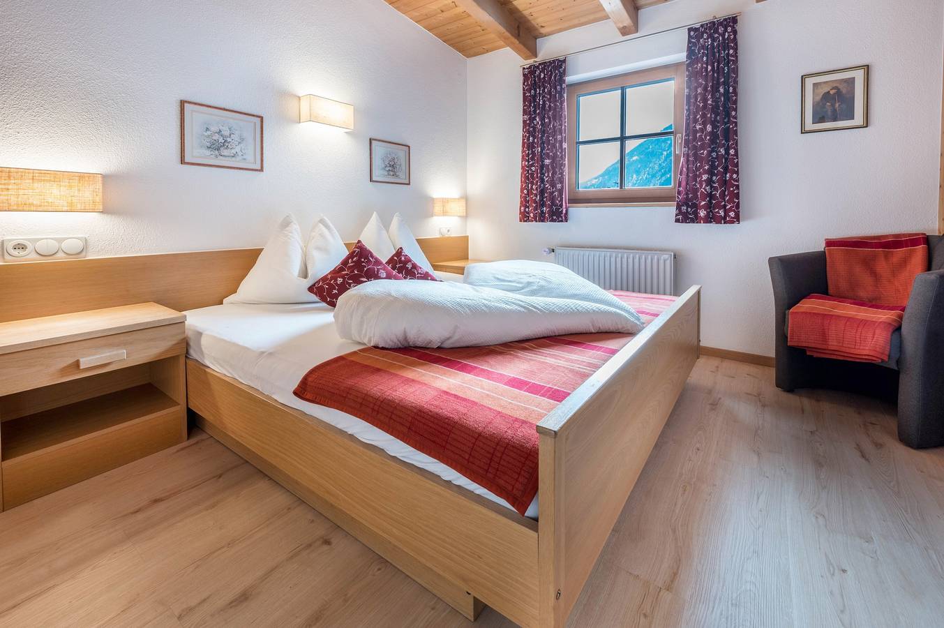 Ganze Wohnung, Ferienwohnung "Duregger Fröhlichkeit Plus" mit Bergblick, Garten und Wlan in Sand in Taufers, Kronplatz