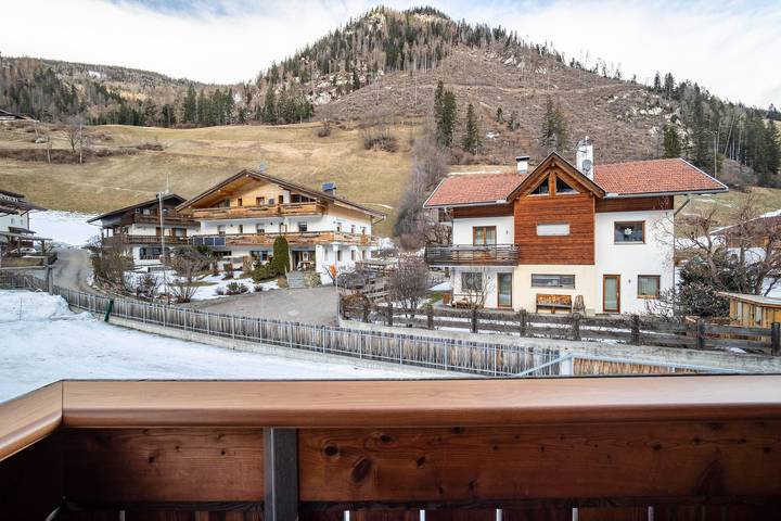 Appartamento intero, Appartamento 'Speckign 4' con vista sulle montagne, balcone e Wi-Fi in Cadipietra, Valle Aurina