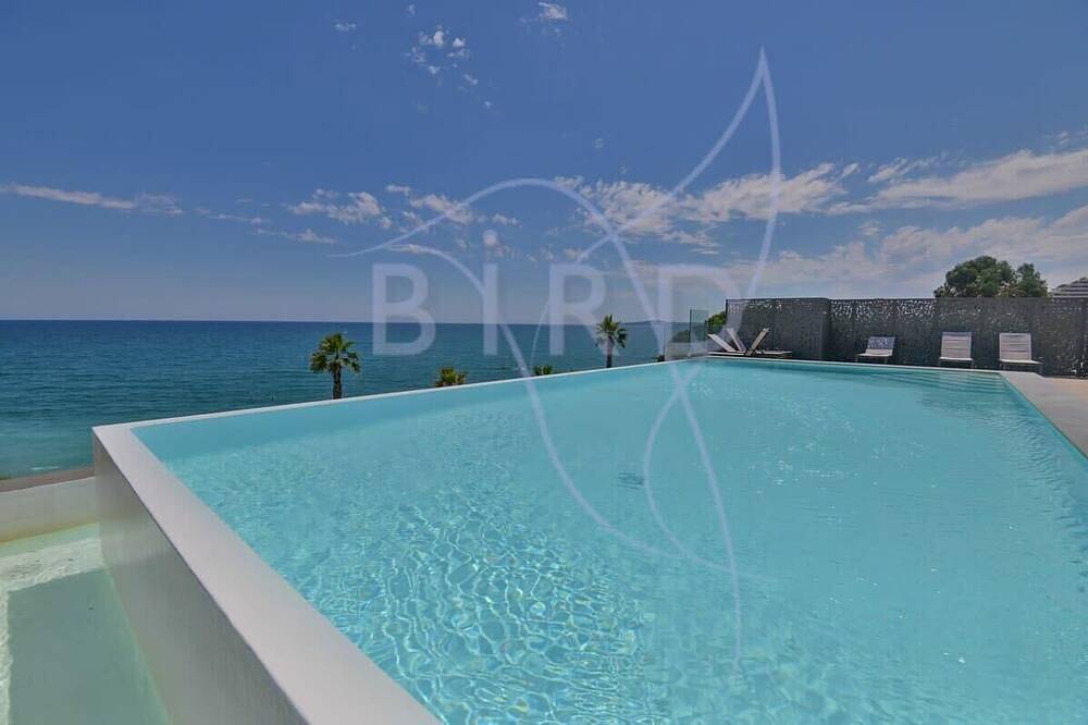Entire apartment, Studio feet in the water, friendly, cozy and unique. in Villeneuve-Loubet Plage, Villeneuve-Loubet