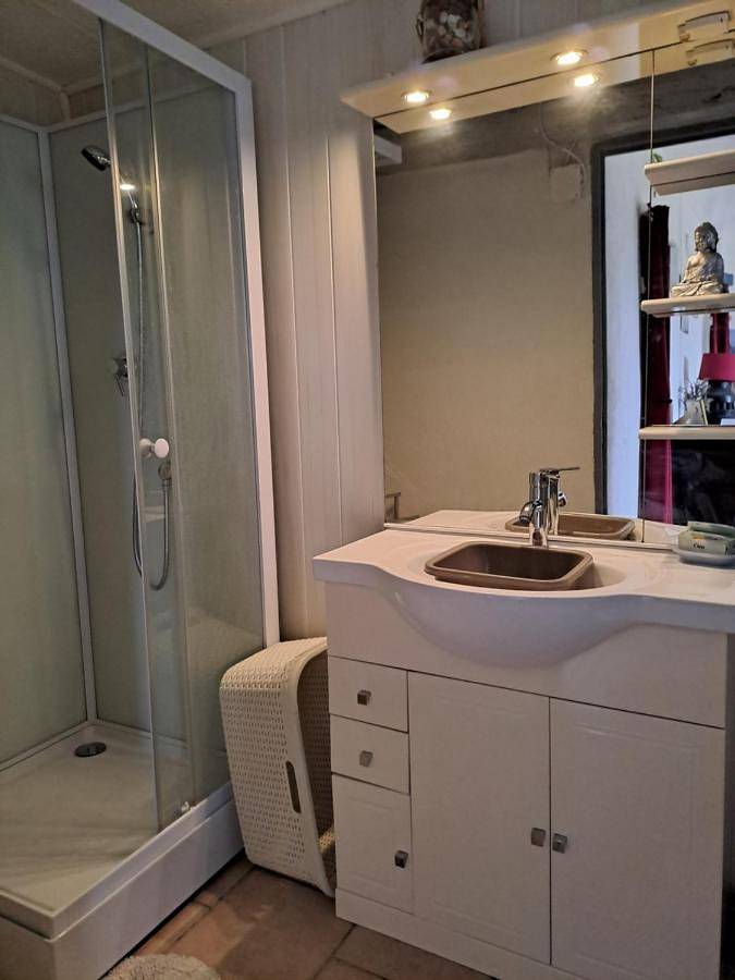 Location de vacances pour 3 personnes, avec vue et jardin à Le Castellet - 3