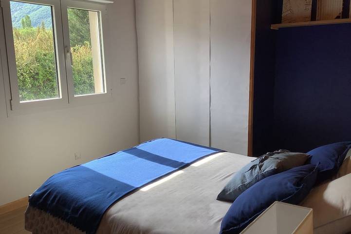 Warm, modern wooden house in a quiet location. Sleeps 8. in Reilhanette, Nyons region