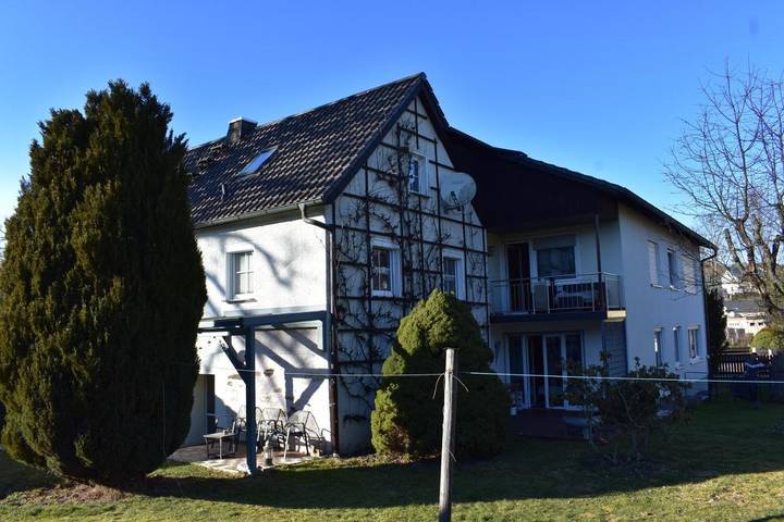 Ferienwohnung für 3 Personen, mit Terrasse und Garten sowie Ausblick in Schwarzenbach an der Saale